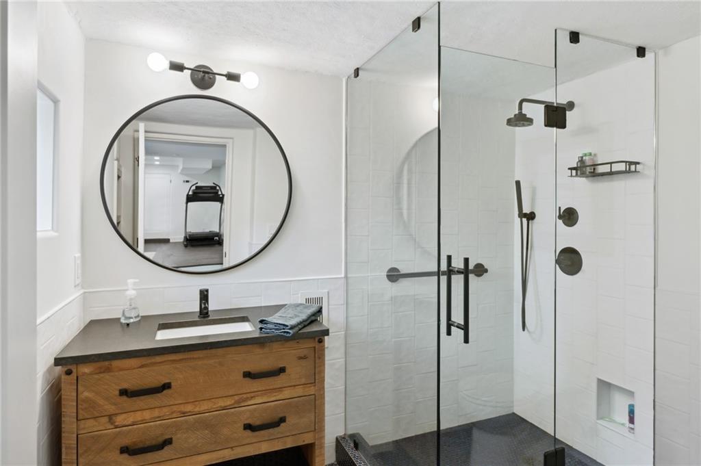 8 Brookhaven Drive NE