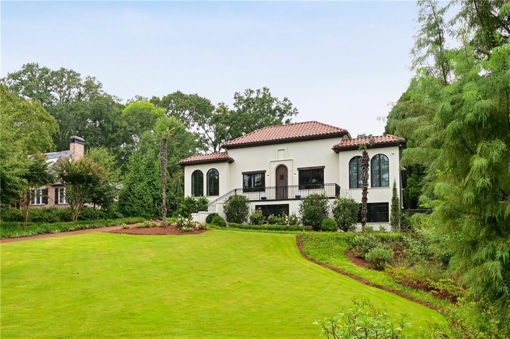 8 Brookhaven Drive NE