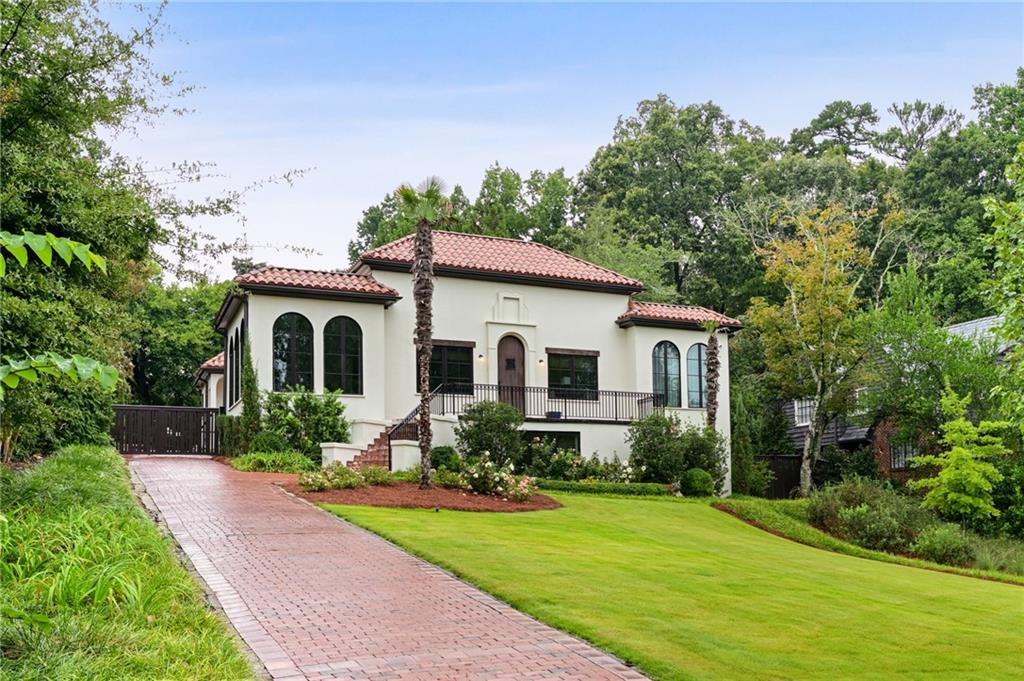 8 Brookhaven Drive NE