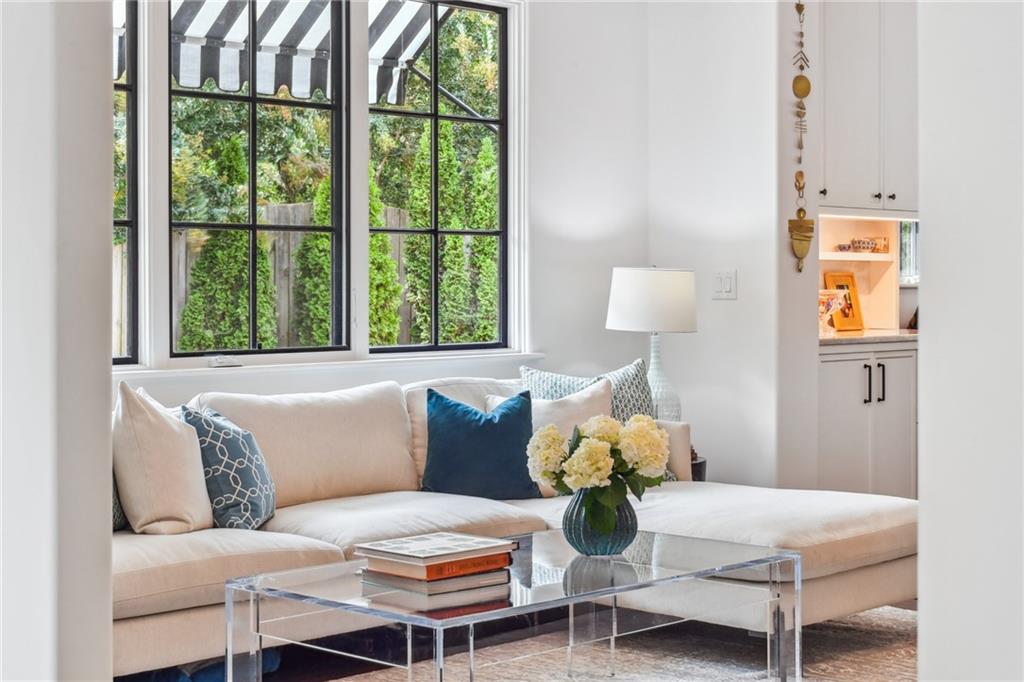 8 Brookhaven Drive NE