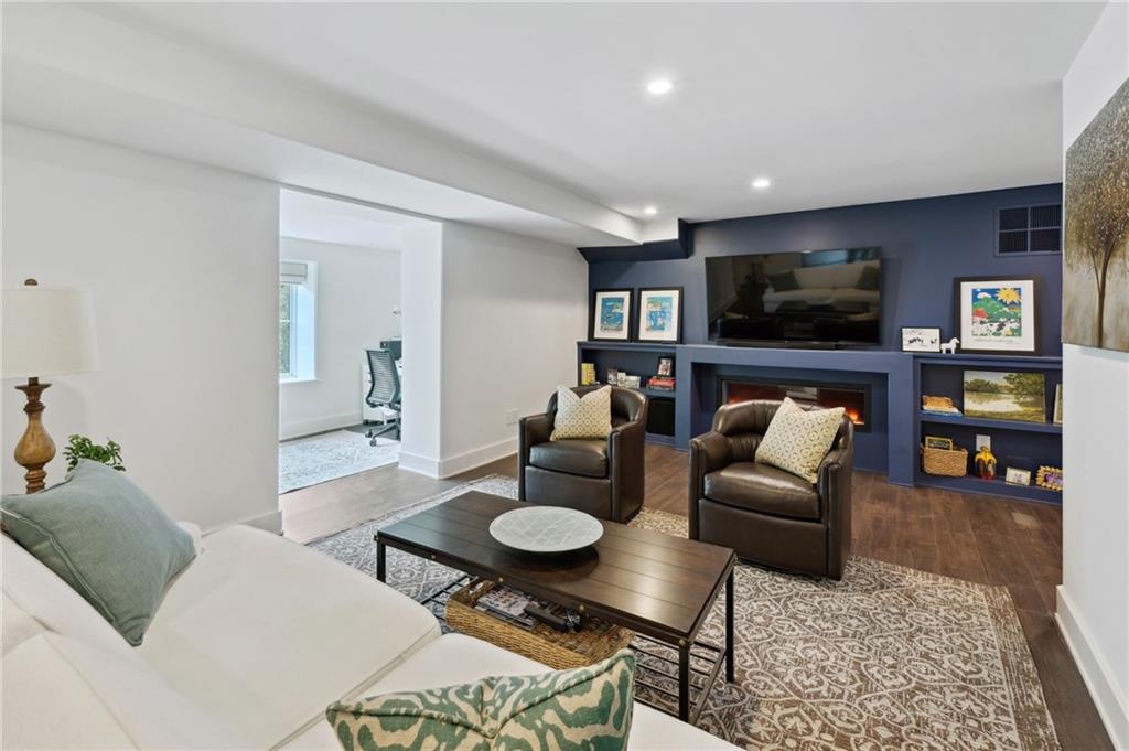 8 Brookhaven Drive NE