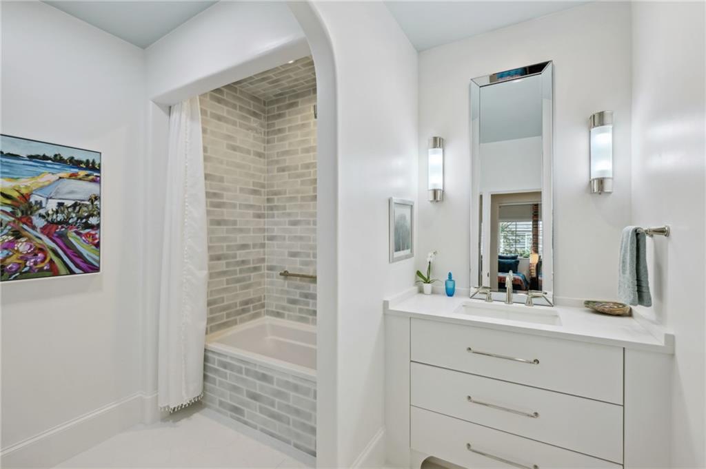 8 Brookhaven Drive NE