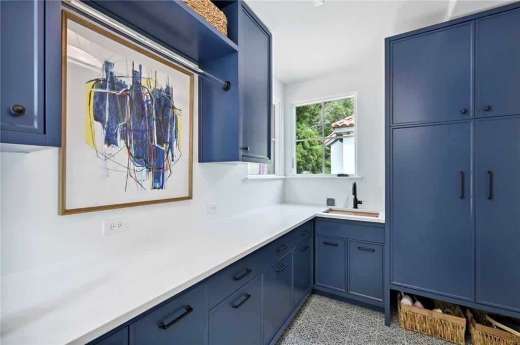 8 Brookhaven Drive NE