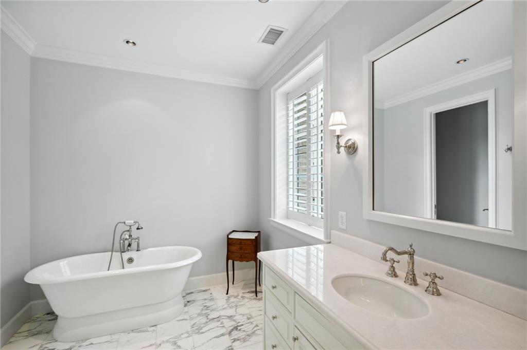 2440 Peachtree Road NW Unit 11