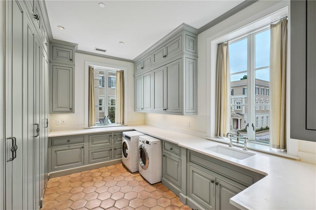 2440 Peachtree Road NW Unit 11