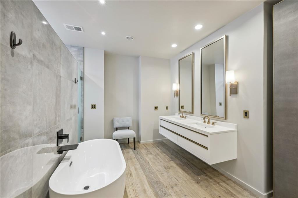 2605 Brookwood Drive NE