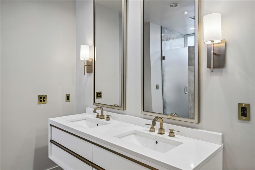 2605 Brookwood Drive NE