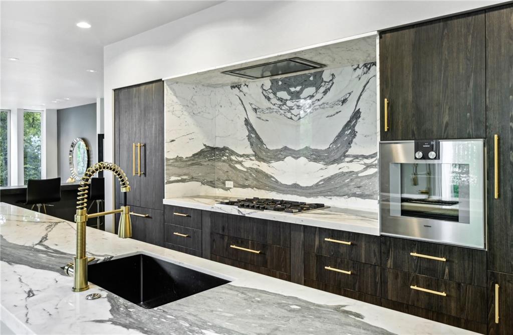 2605 Brookwood Drive NE