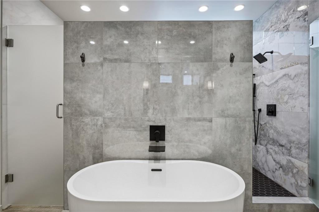 2605 Brookwood Drive NE