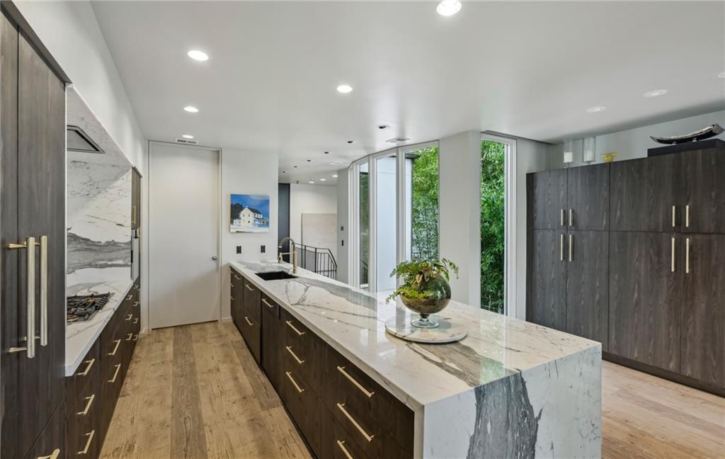 2605 Brookwood Drive NE