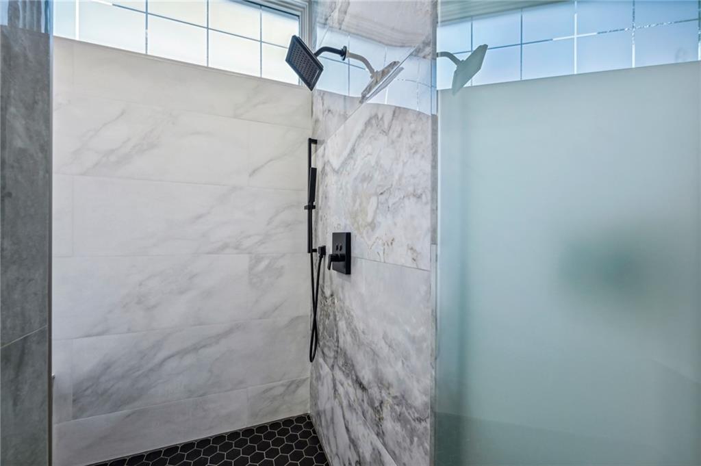 2605 Brookwood Drive NE