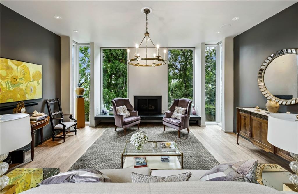 2605 Brookwood Drive NE