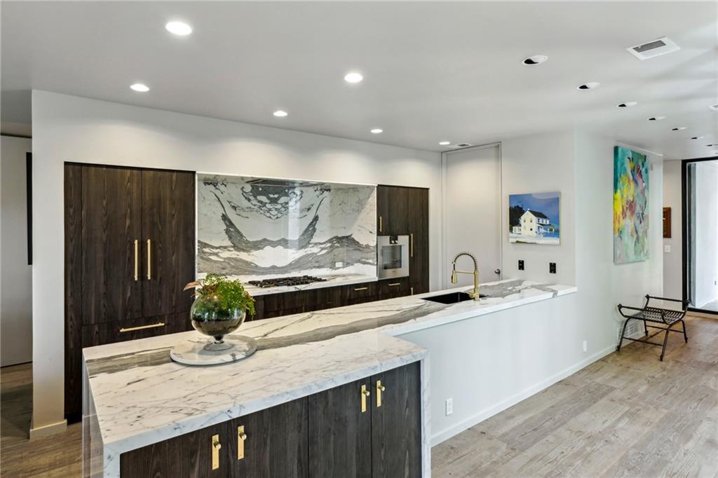 2605 Brookwood Drive NE