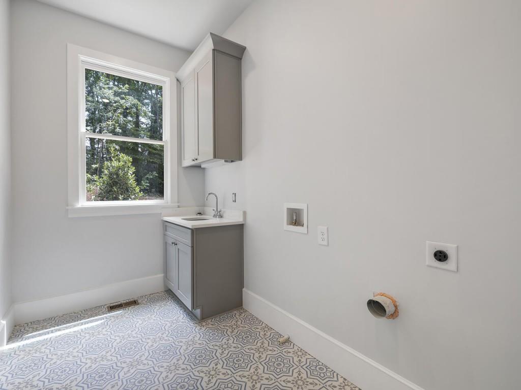 806 Lower Creighton Road