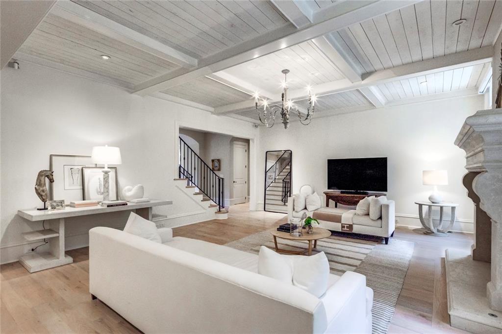 4200 Glengary Drive NE