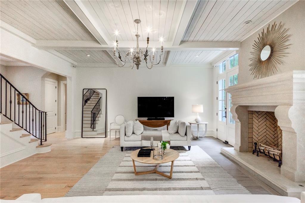 4200 Glengary Drive NE