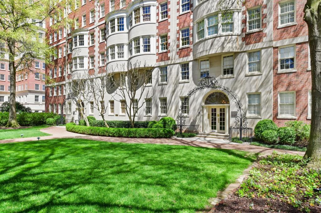 1325 Peachtree Street NE Unit 201