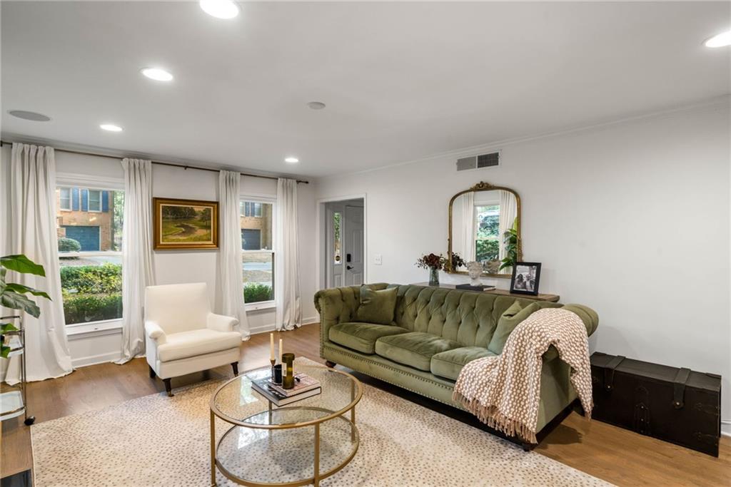 1136 Morningside Place NE