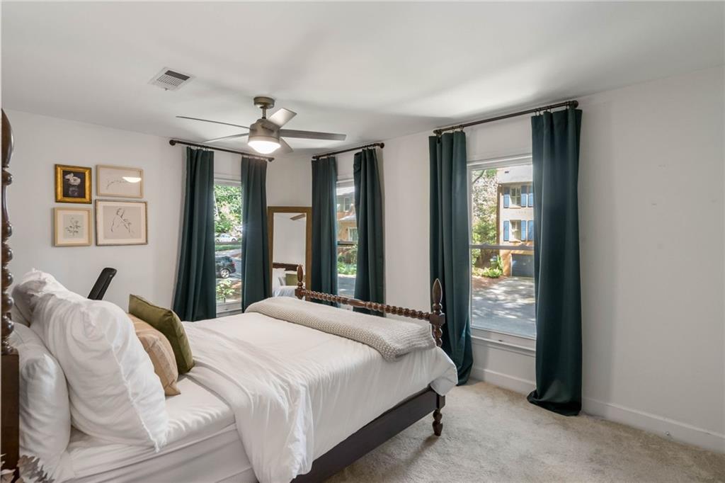 1136 Morningside Place NE