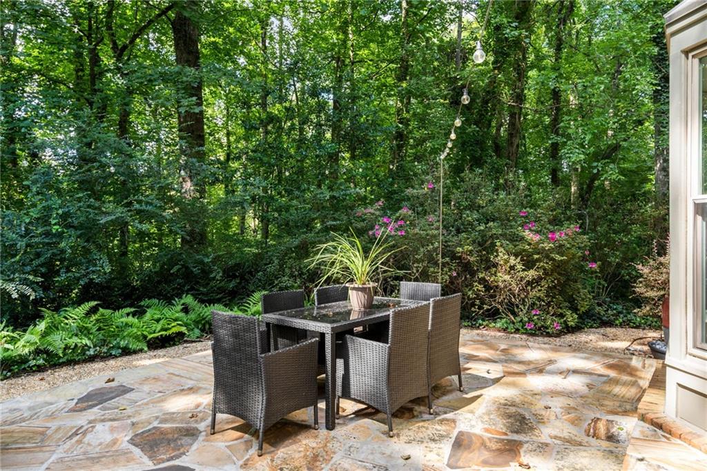 1136 Morningside Place NE