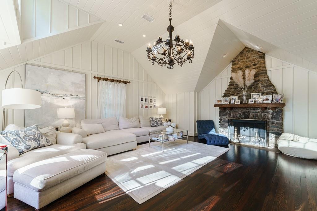 1442 W Wesley Road NW