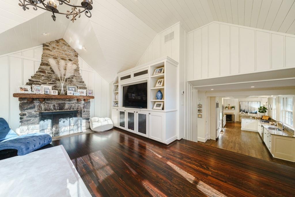 1442 W Wesley Road NW