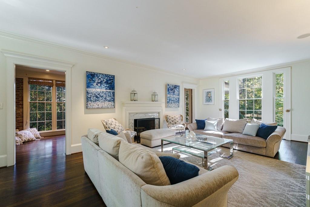 1442 W Wesley Road NW