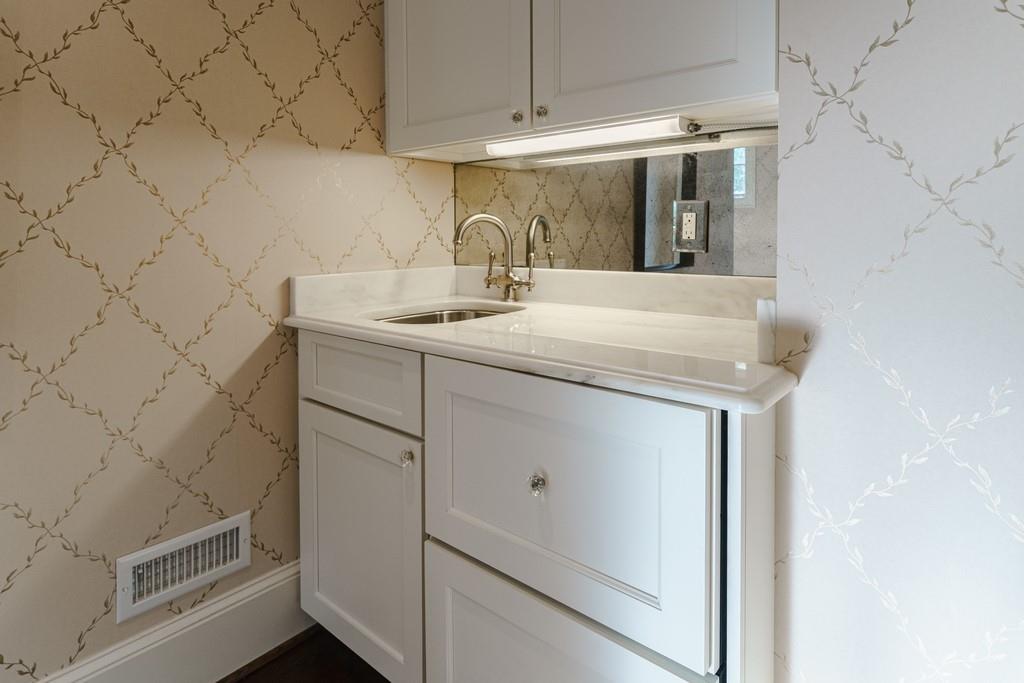 1442 W Wesley Road NW