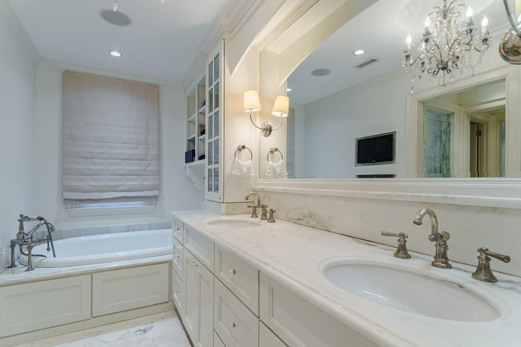 1442 W Wesley Road NW