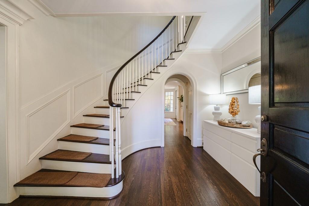 1442 W Wesley Road NW