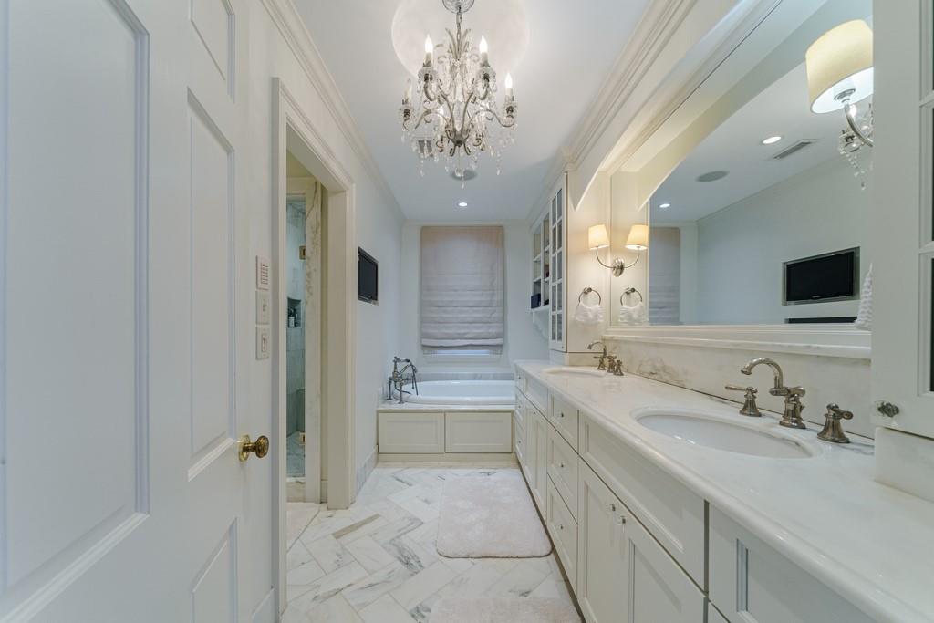 1442 W Wesley Road NW