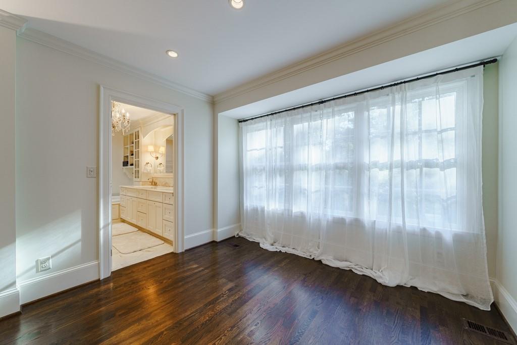 1442 W Wesley Road NW