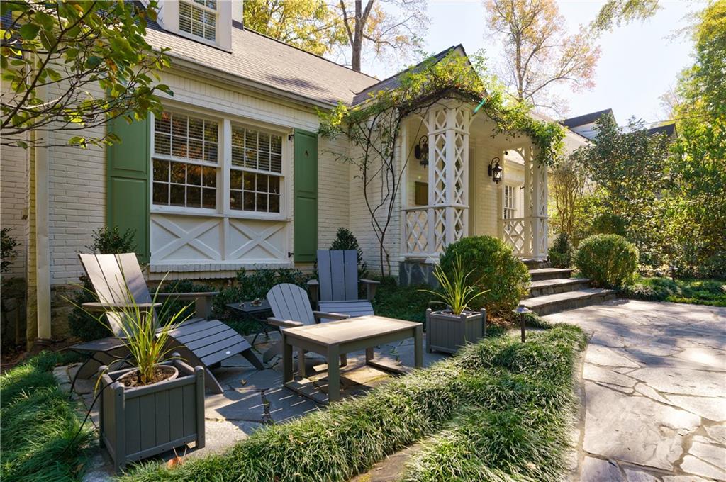 243 Huntington Road NE