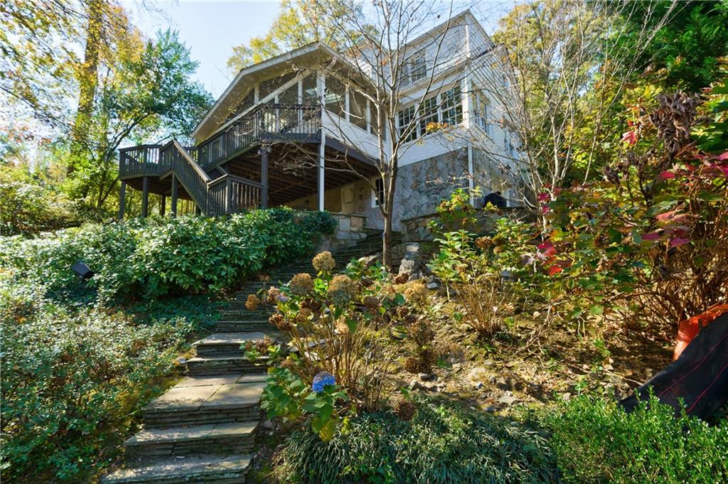 243 Huntington Road NE