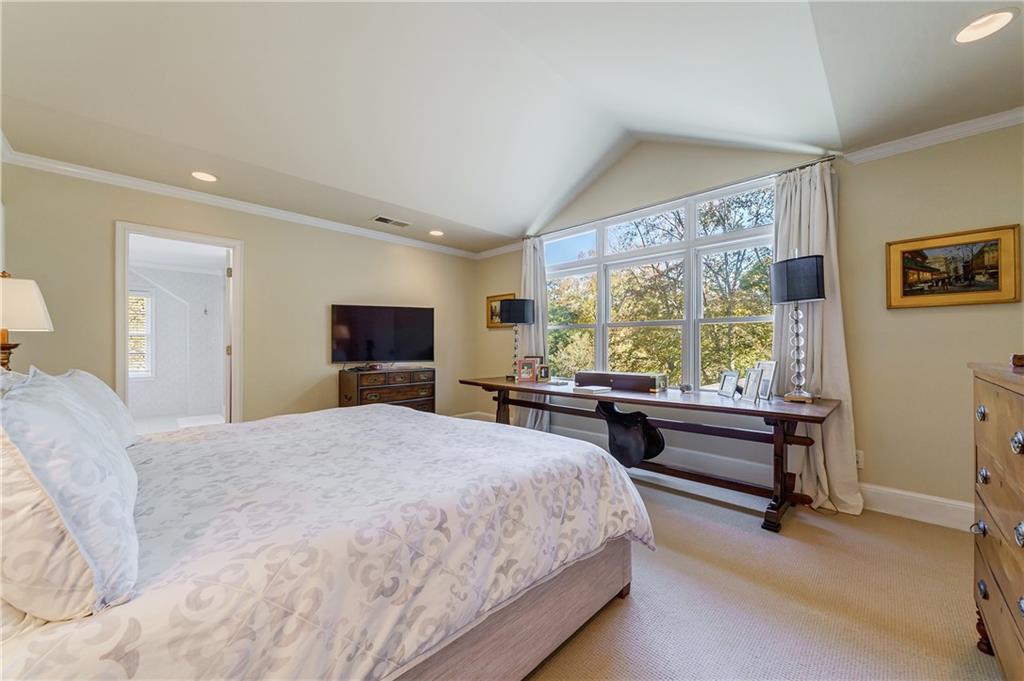 243 Huntington Road NE