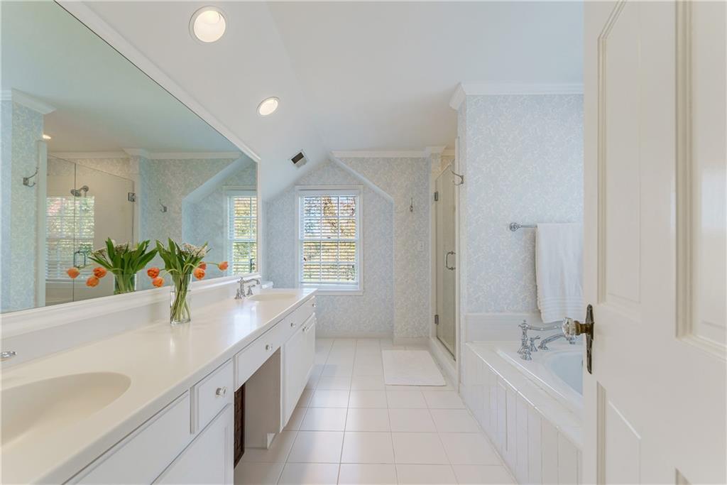 243 Huntington Road NE