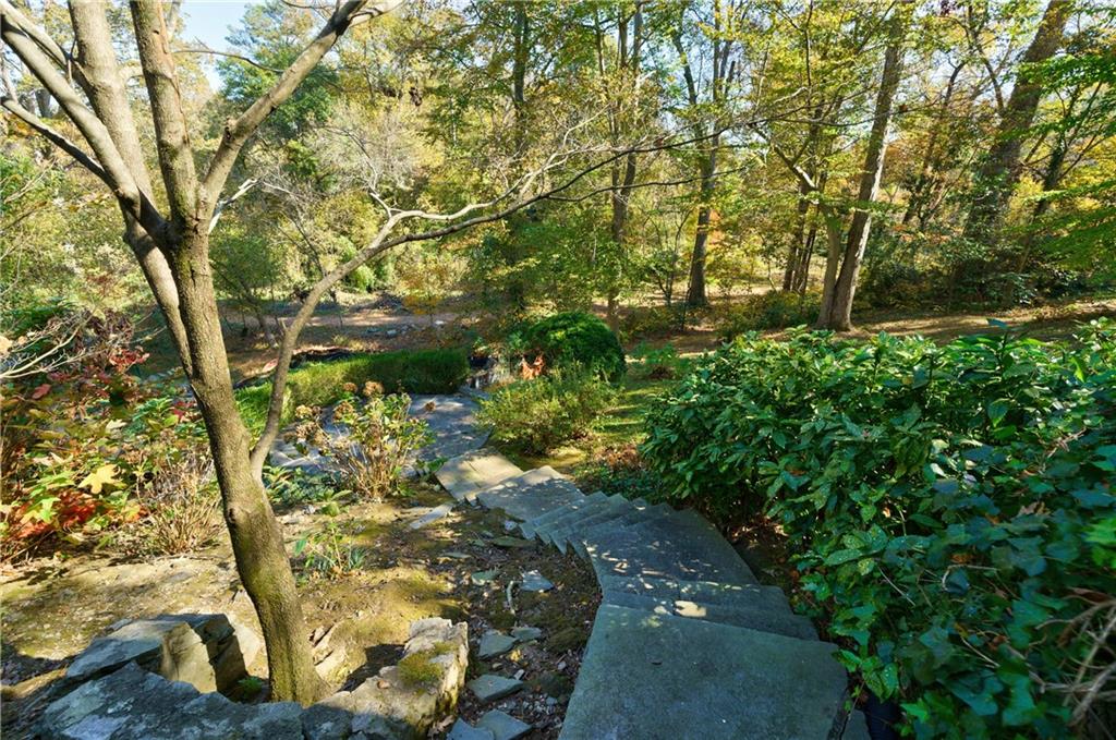 243 Huntington Road NE