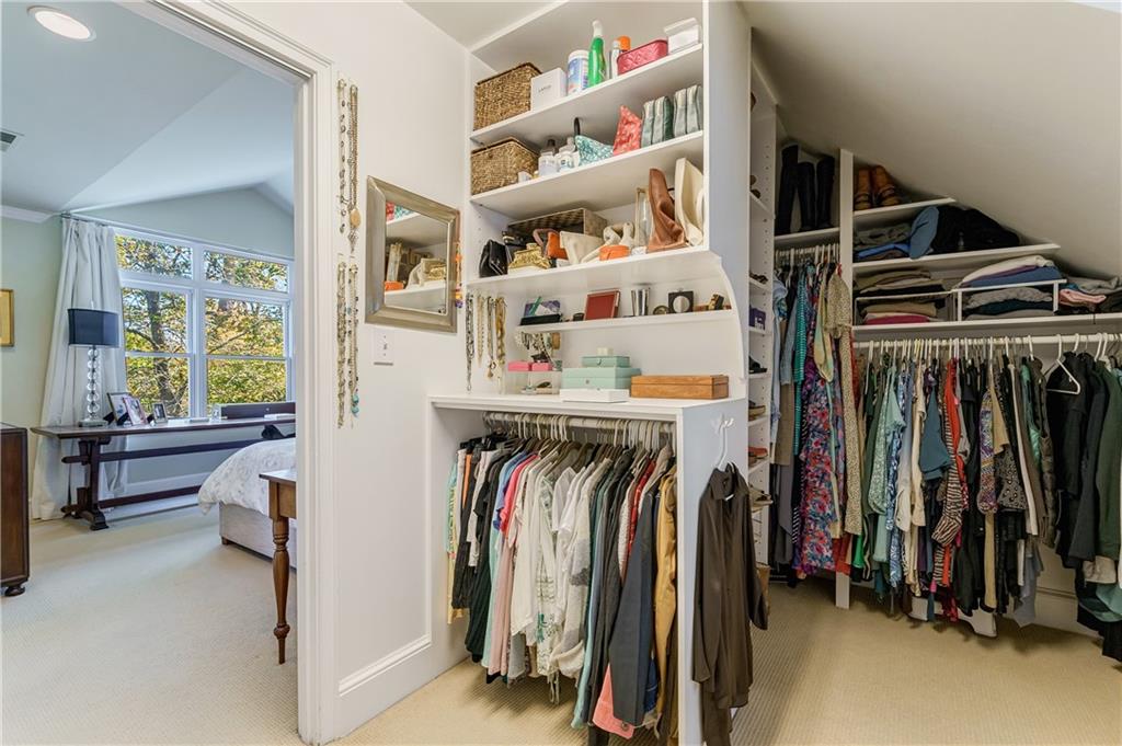 243 Huntington Road NE