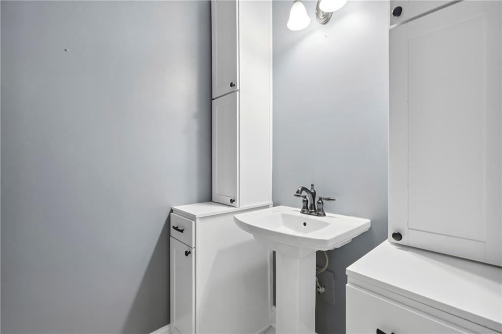 3327 Alden Place Drive NE