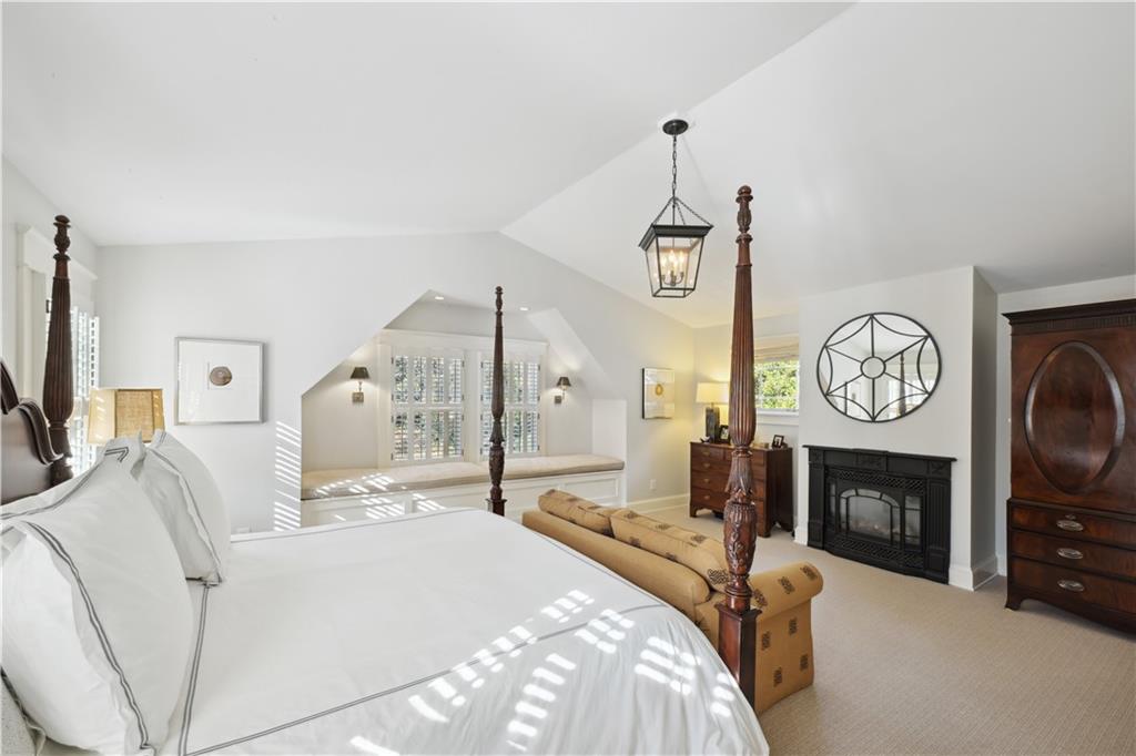 160 Huntington Road NE