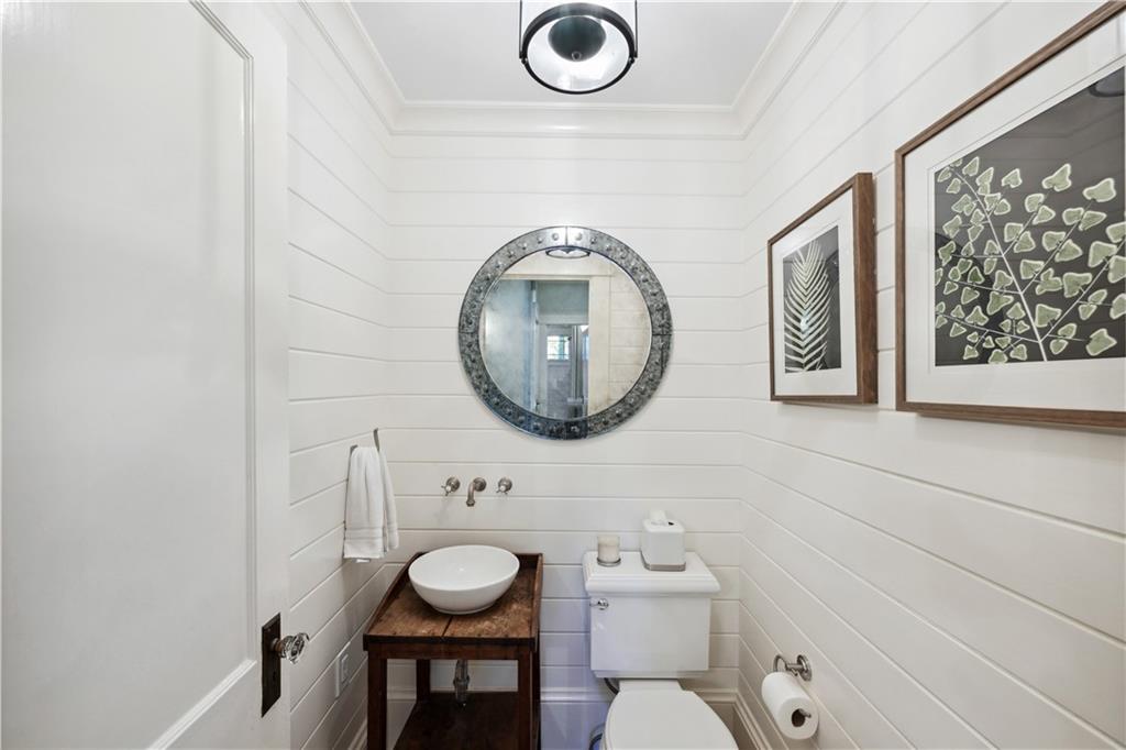 160 Huntington Road NE