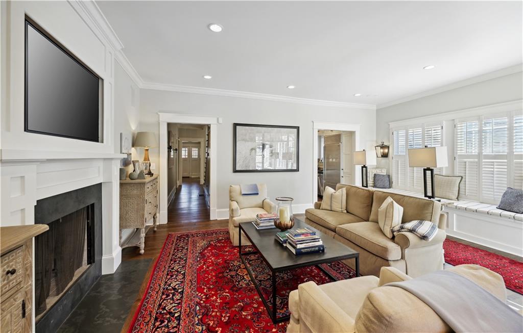 160 Huntington Road NE