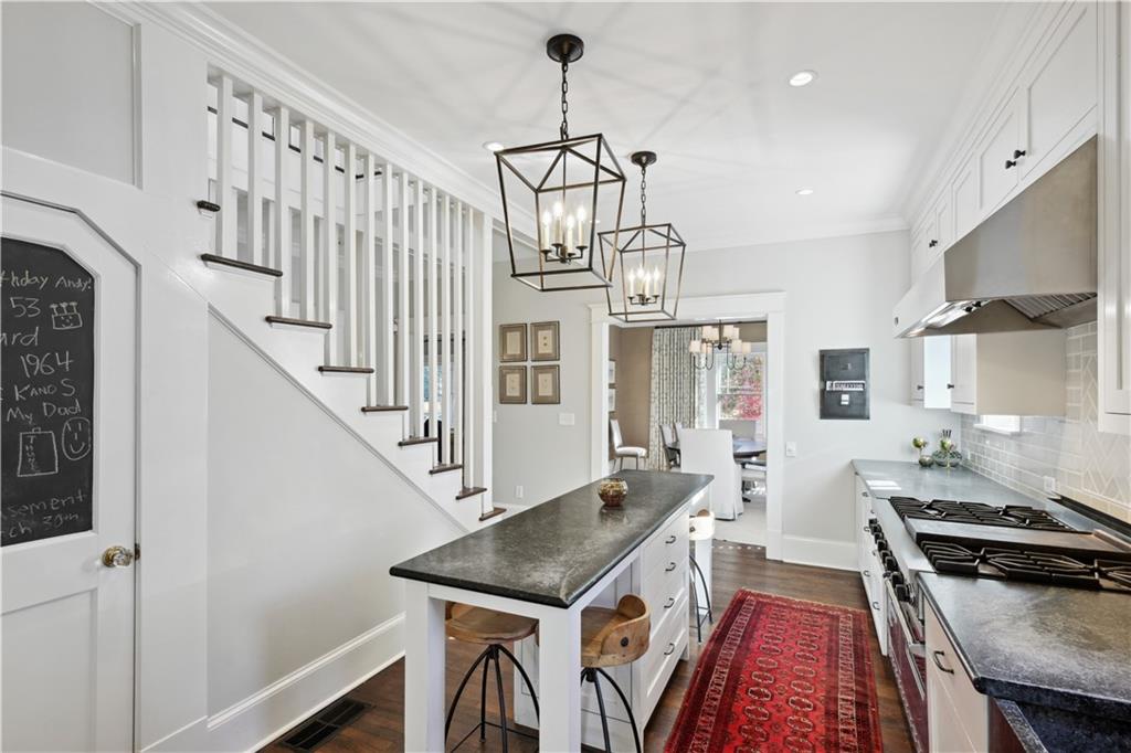 160 Huntington Road NE