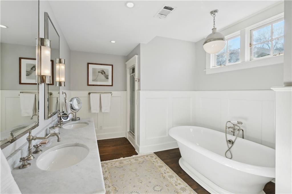 160 Huntington Road NE