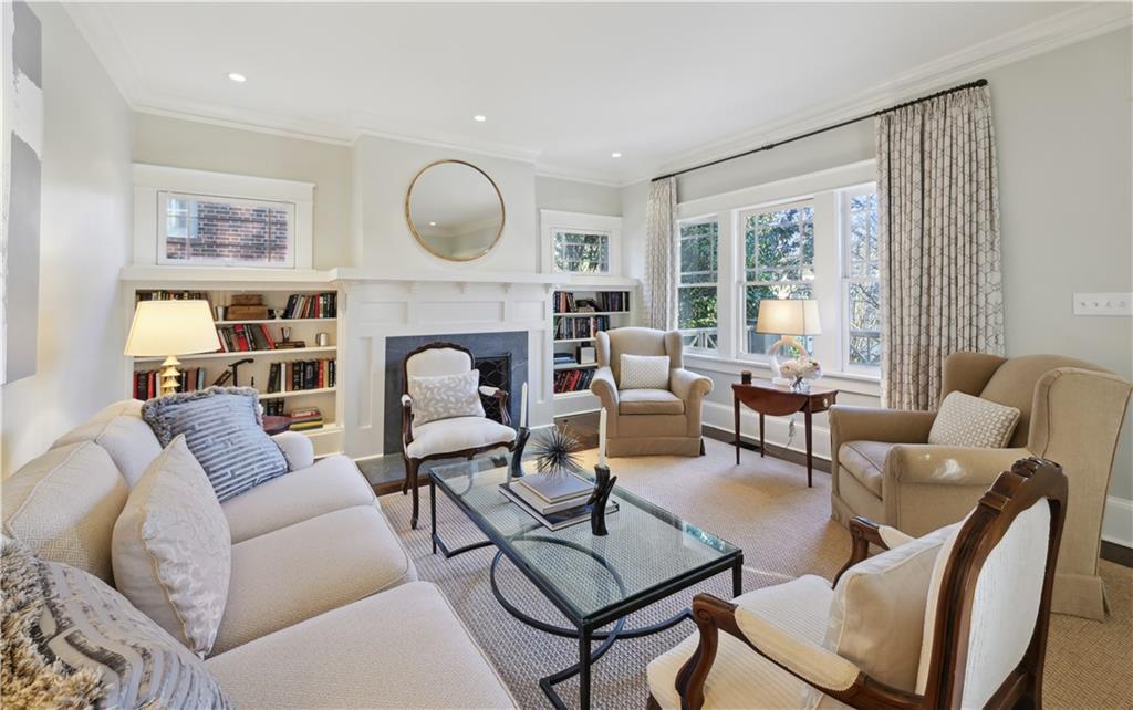 160 Huntington Road NE