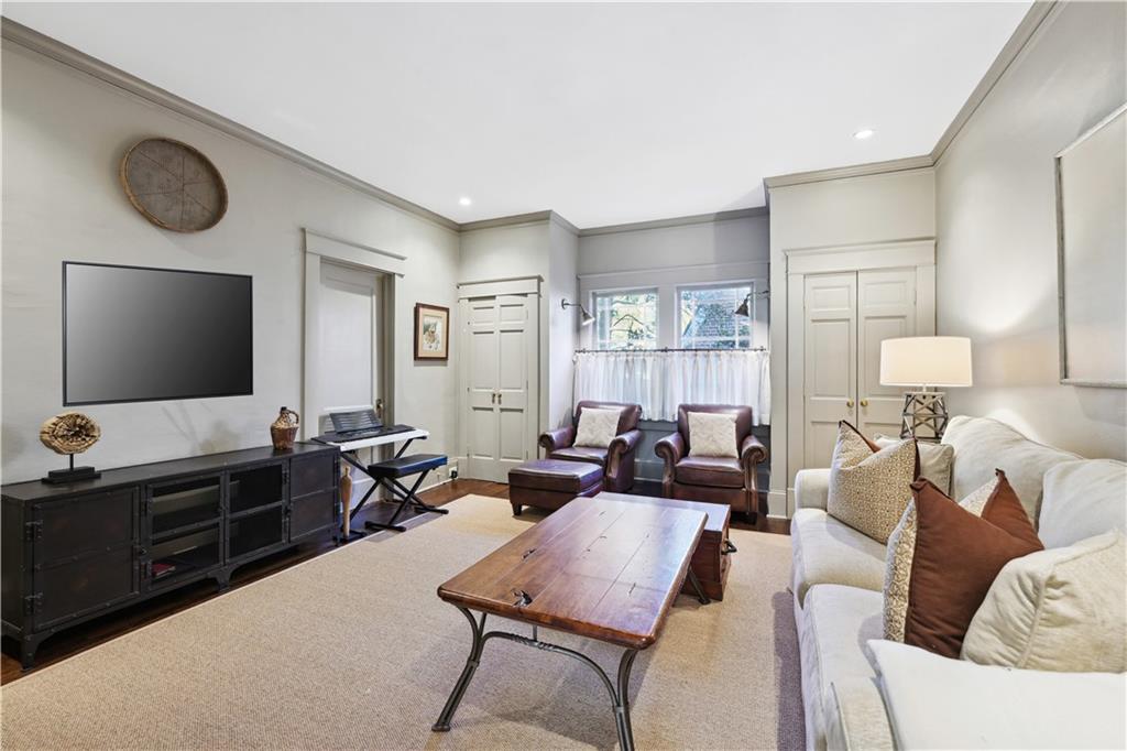 160 Huntington Road NE