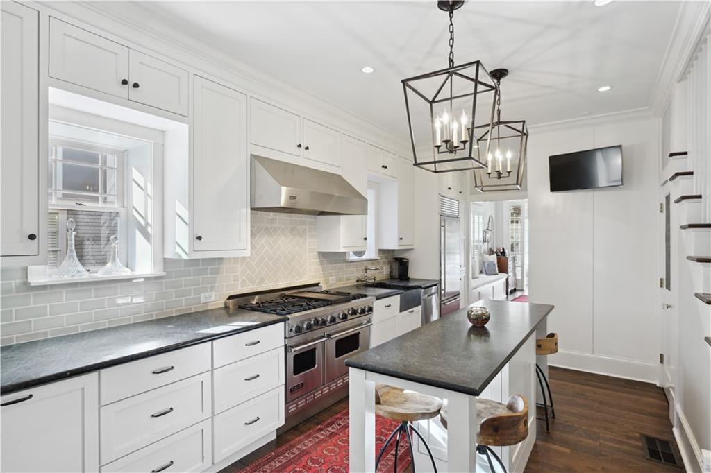 160 Huntington Road NE