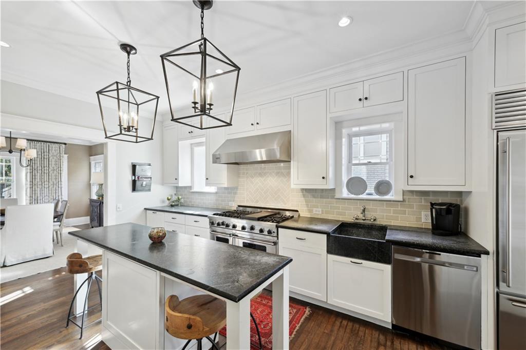 160 Huntington Road NE