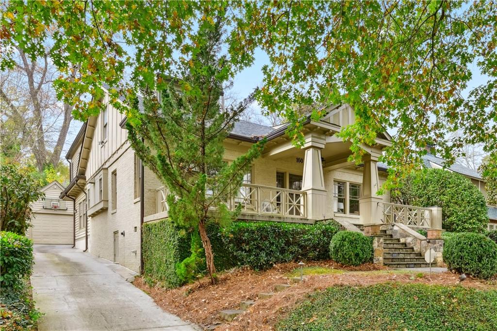 160 Huntington Road NE