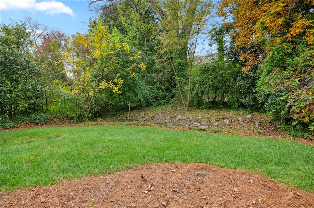 160 Huntington Road NE